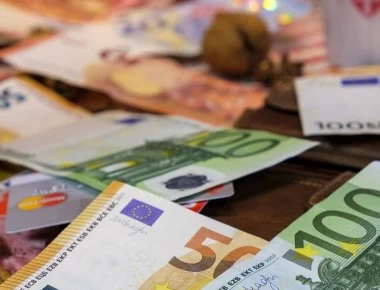 «Έρχεται» αύξηση 7%-10% στον κατώτατο μισθό αν πει το «ναι» η Κομισιόν